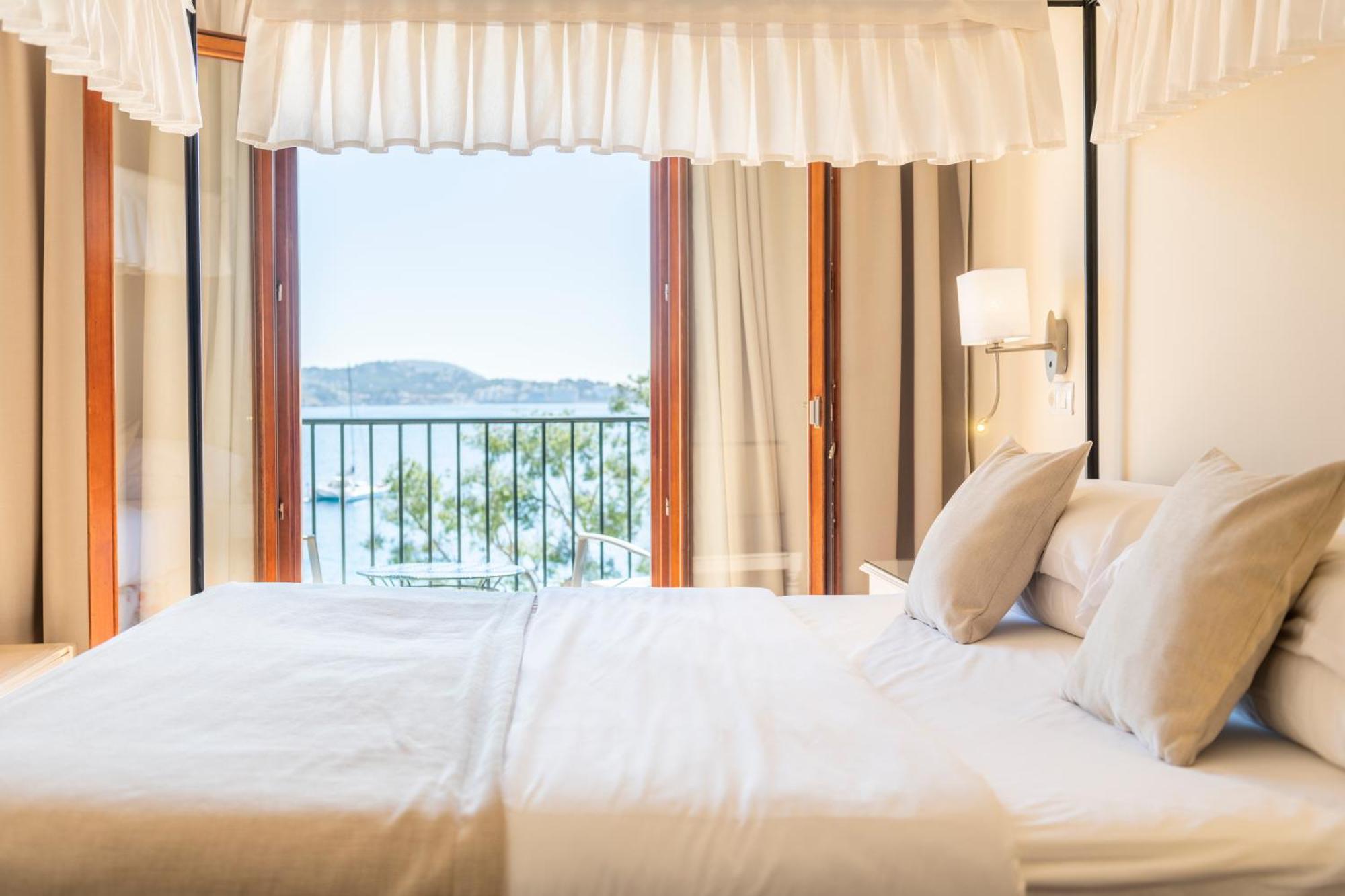 Superior Double or Twin Room Seafront View Balcony,1765161593:JPEG